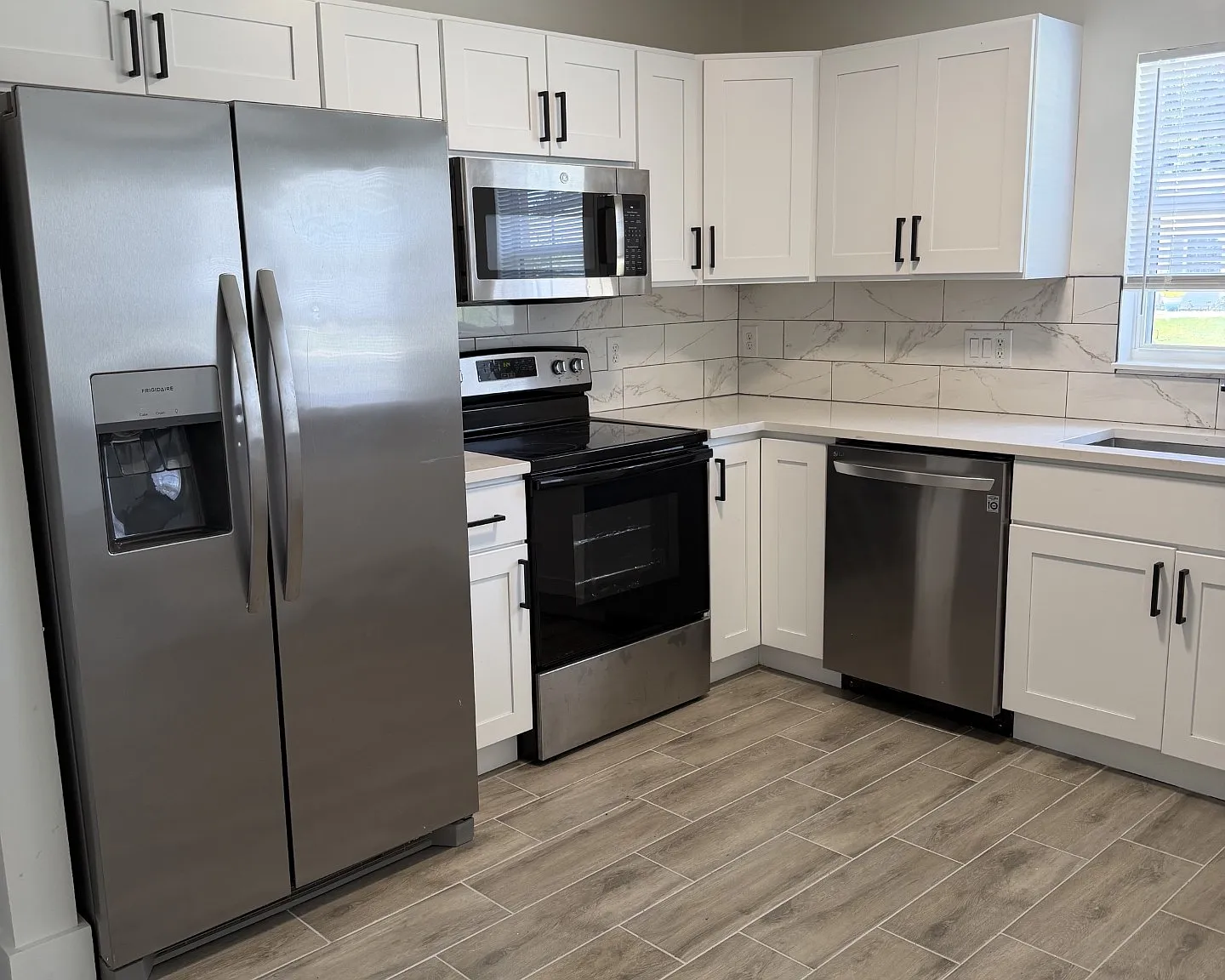 3 bed, 1100 sqft, $1,950 — Photo 1