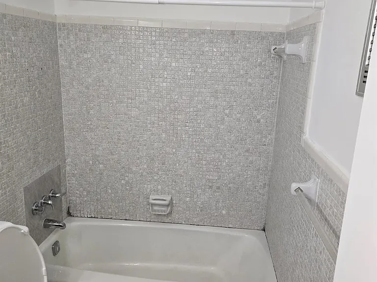 230 SW 11th Ave #17 — Photo 13