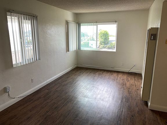 4th image of 2308.5 Chatsworth Blvd #0
