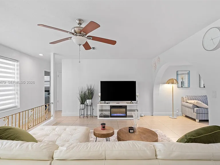 2819 Cleveland St — Photo 4