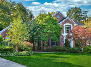 445 Woodview Trl, Aurora, OH 44202