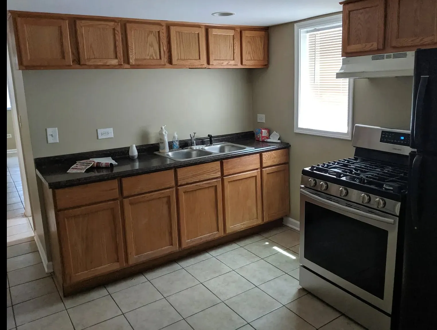 Chic 2 Bed Condo in Chicago | Available 10/1 | $1500 | 1 Bath | Prime Location — Photo 1