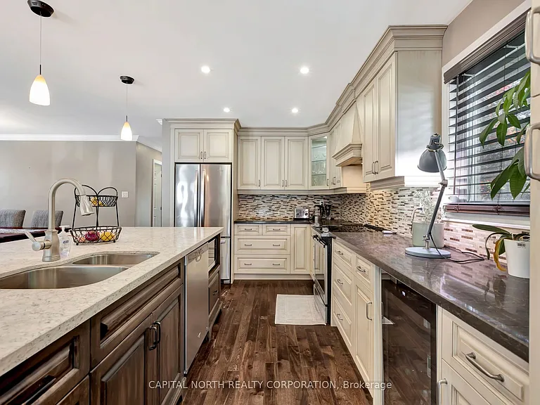 2092 Marine Dr — Photo 7