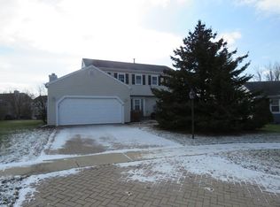 9 Kensington Ct, Streamwood, IL
