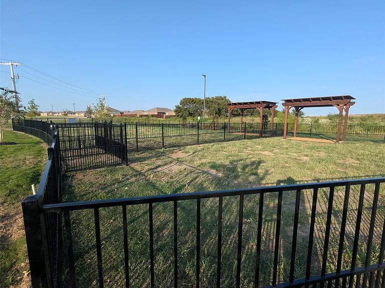 7711 Fenton Pkwy — Photo 15