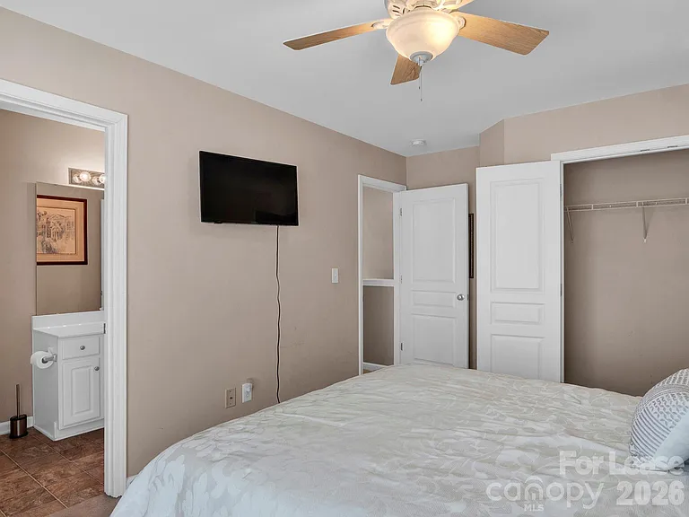 1401 Hammond Dr — Photo 30