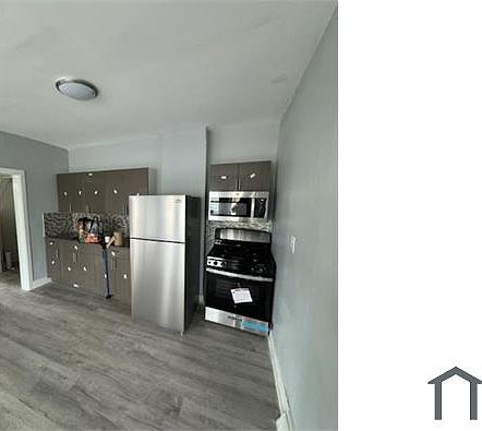 2nd image of 655 Maple St #2