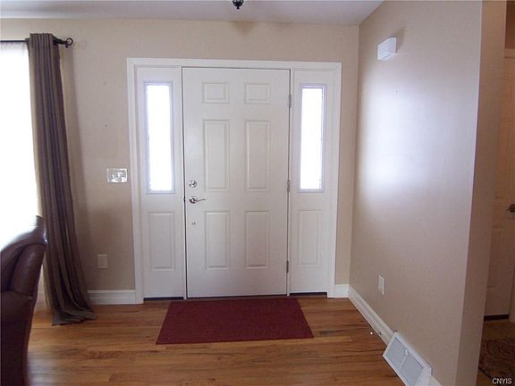 3rd image of 18 Judson Dr