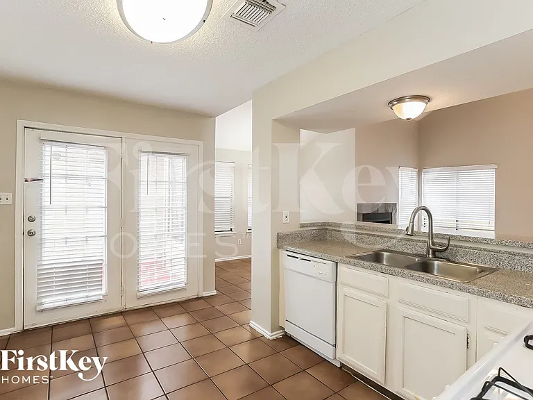 8603 Kinghaven St — Photo 5