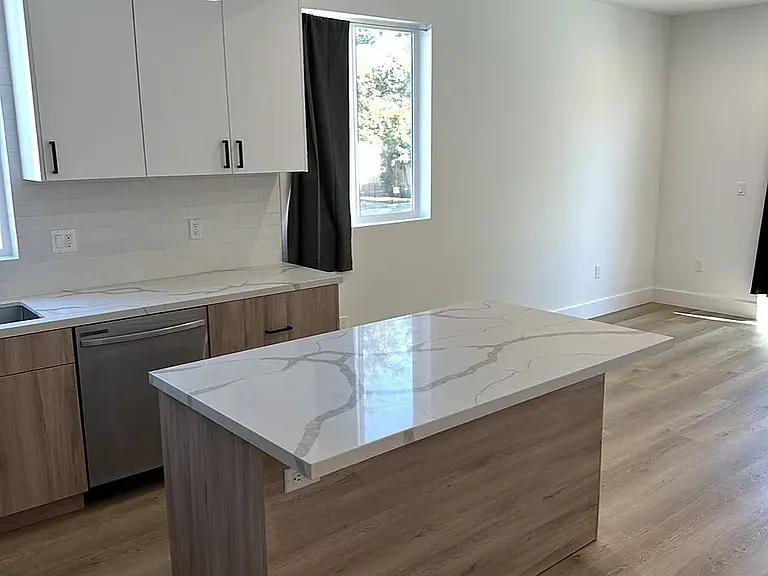 14247 Sylvan St — Photo 12