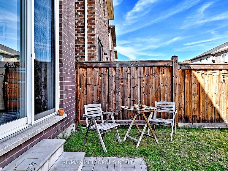 82 Westfield Dr — Photo 33