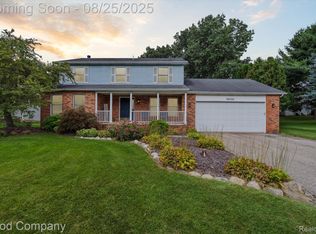 30123 Lamplighter Ct, New Hudson, MI