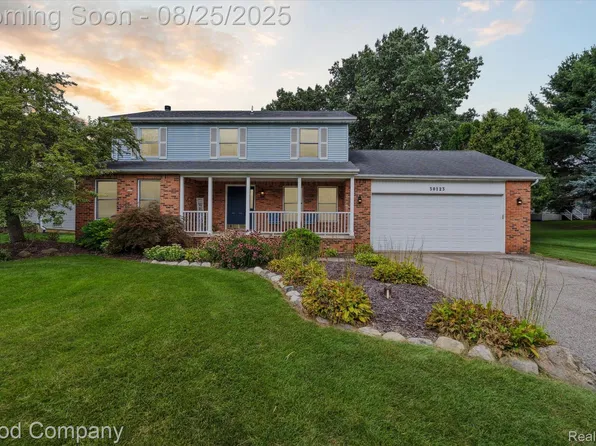 30123 Lamplighter Ct, New Hudson, MI 48165