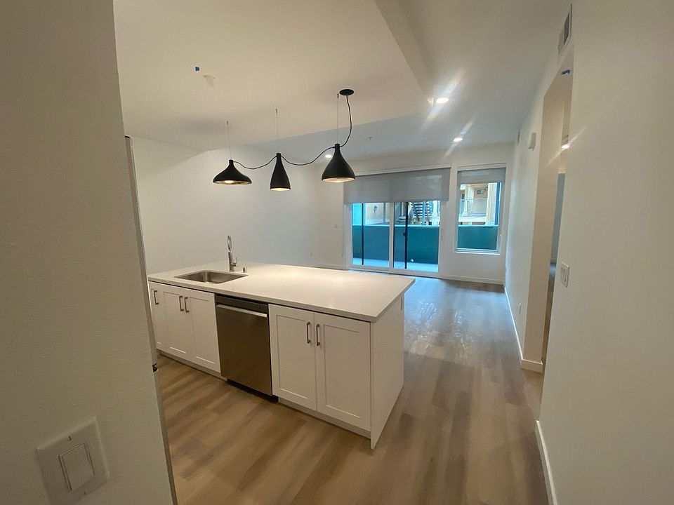 1st image of 4015 Richmond St #203