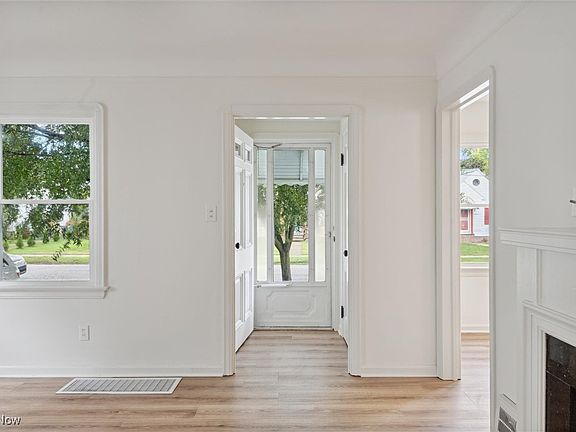 4th image of 11815 Wayland Ave