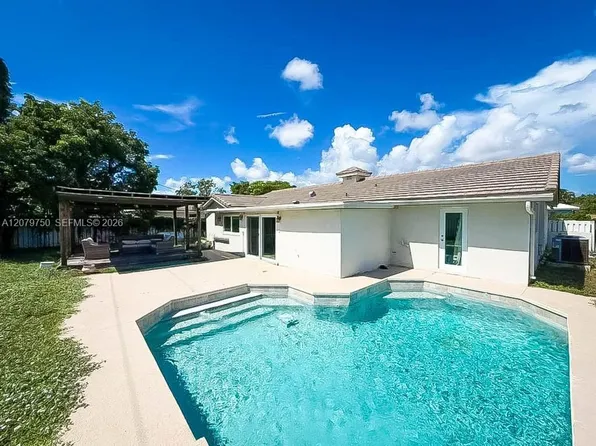 2298 NE 2nd Ave, Boca Raton, FL 33431