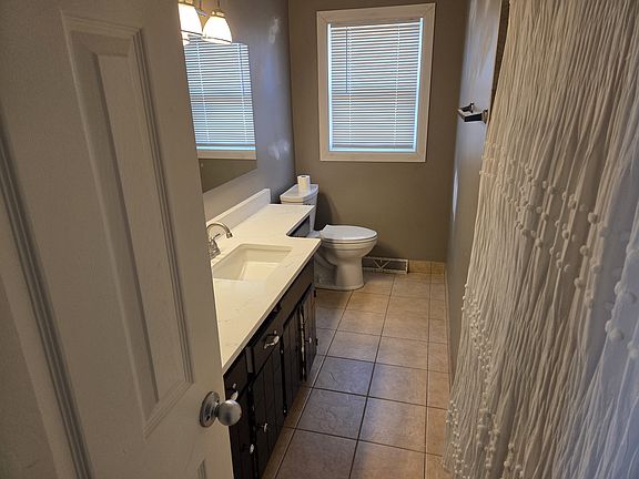 5th image of 1114 Parc Dr