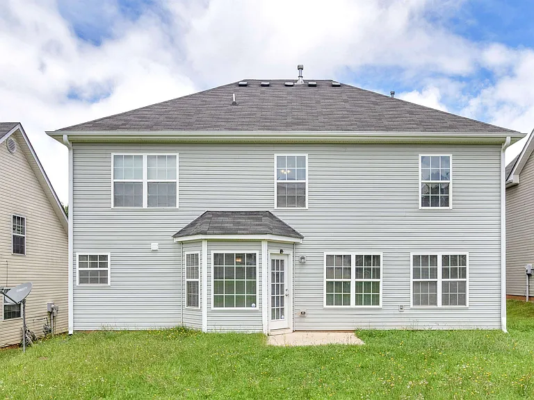 310 Sarasota Ln — Photo 3