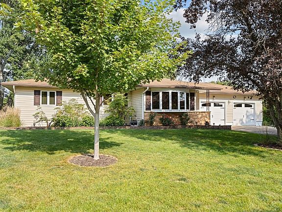 2nd image of 115 Primrose Ln