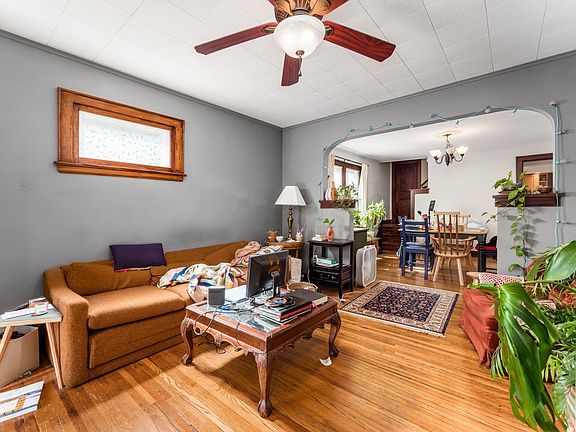 3rd image of 3055 Sunset Dr