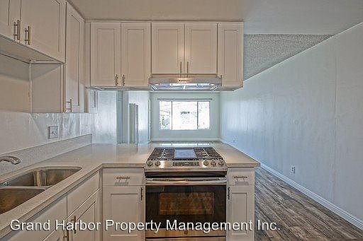 5th image of 2307 Carnegie Ln APT 05