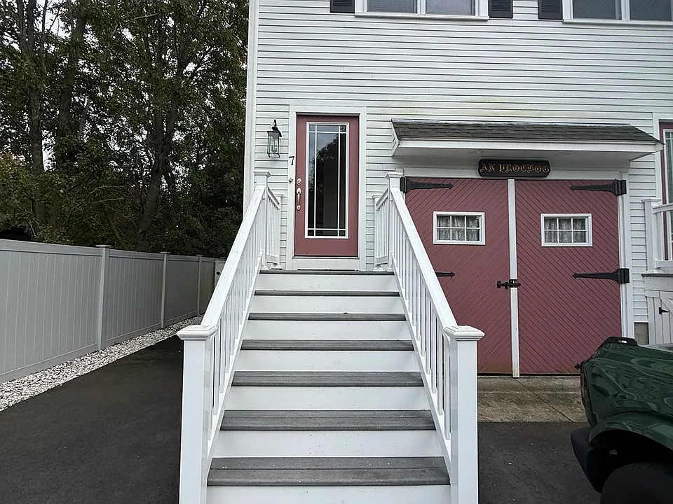 7 Pondview Avenue Ext #7