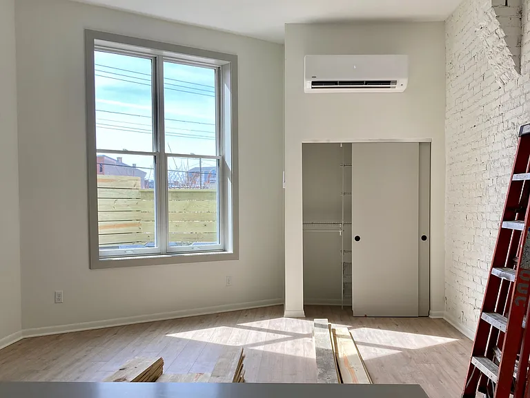 1607 Main St #10 — Photo 7