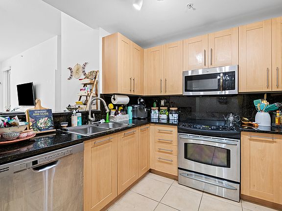 4th image of 511 SE 5th Avenue #603