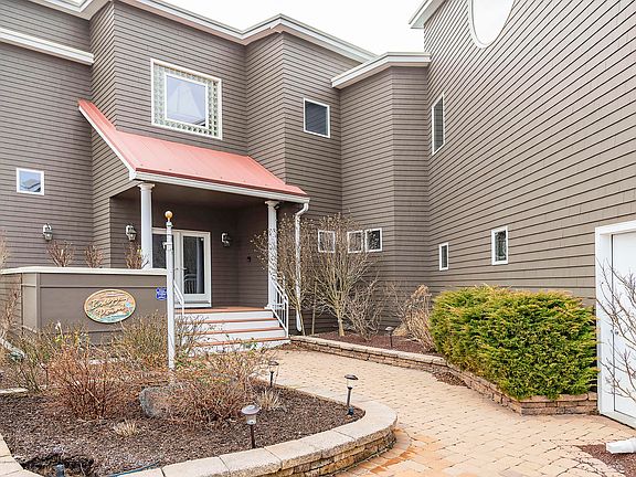 3rd image of 333 Cranberry Dr