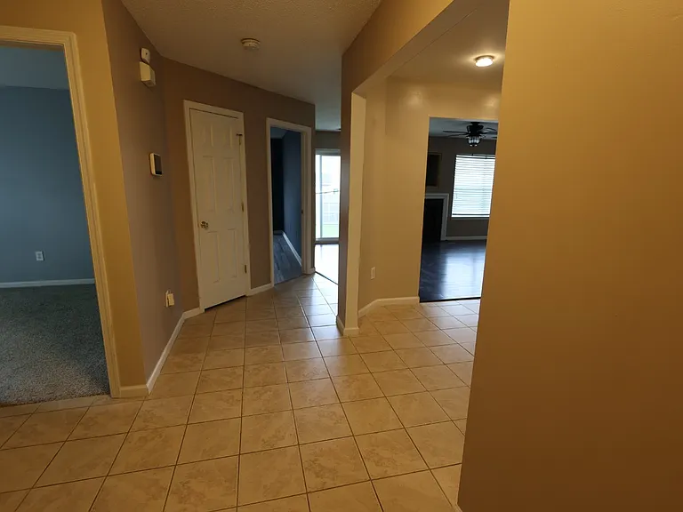 517 Magistrate Ln — Photo 2