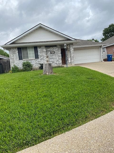 1st image of 220 W Coronado Cir