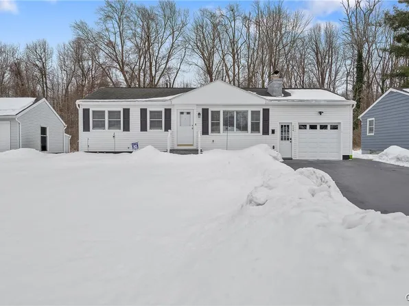 114 Oakley Dr, North Syracuse, NY 13212