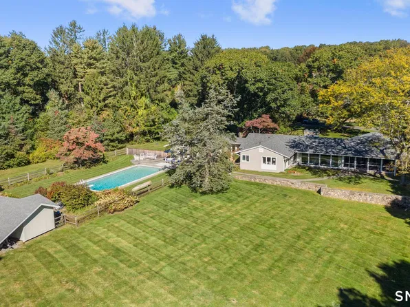 10 Fox Hill Road, Woodbridge, CT 06525