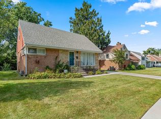 18516 Clyde Rd, Homewood, IL 60430