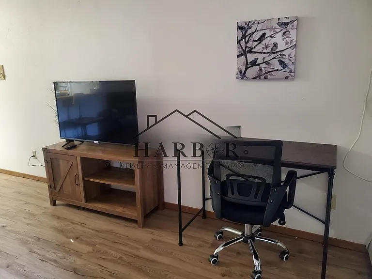 Valley View Apartments — Photo 40