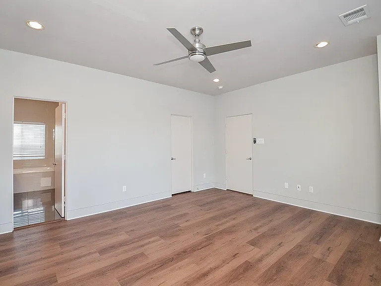 4708 Crawford St — Photo 12
