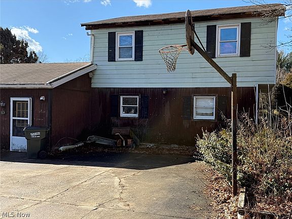 3rd image of 2454 Woodsdale Rd