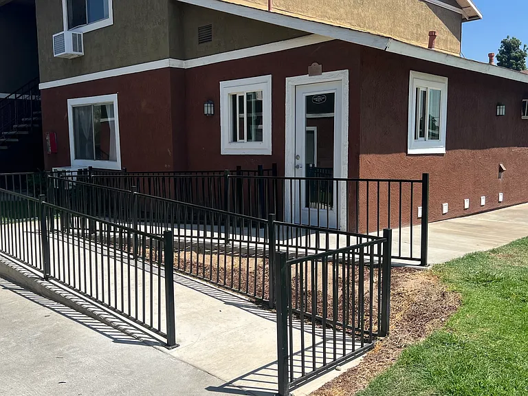 Villa De La Rosa Apartments — Photo 24