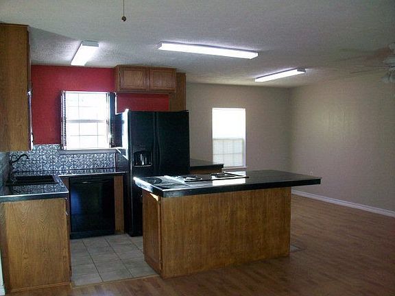 3rd image of 8806 Lamar Ave