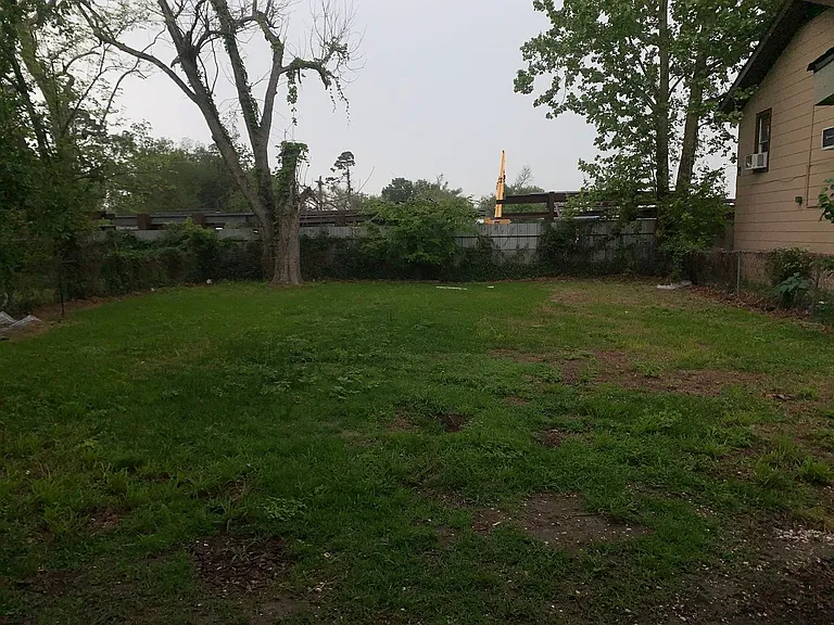 3605 Center St — Photo 10