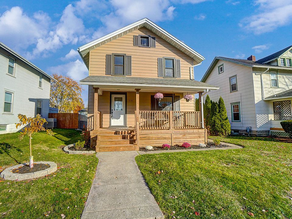 1st image of 210 N Clairmont Ave