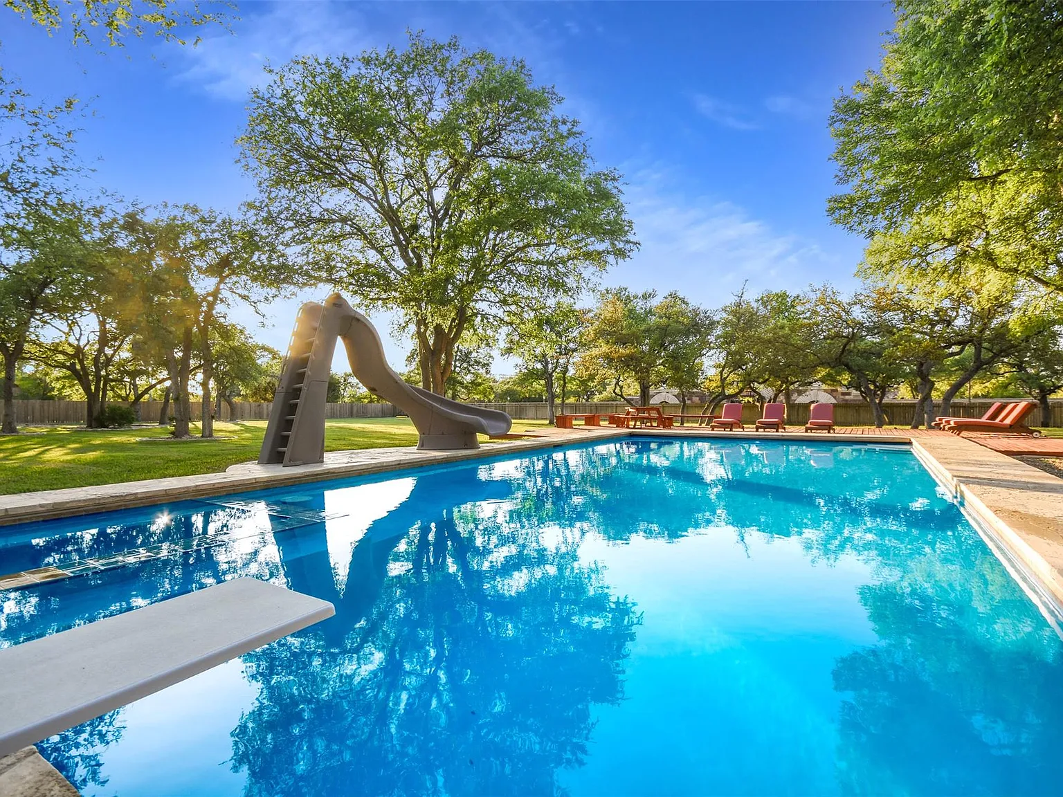 5 bed, 6.0 bath, 7004 sqft, $7,500 — Photo 3
