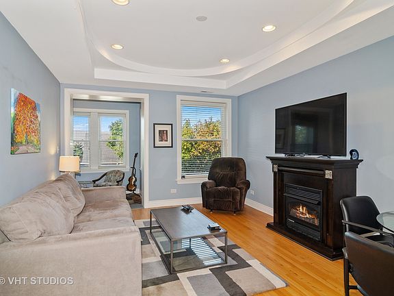 2nd image of 7029 N Greenview Ave APT 3N