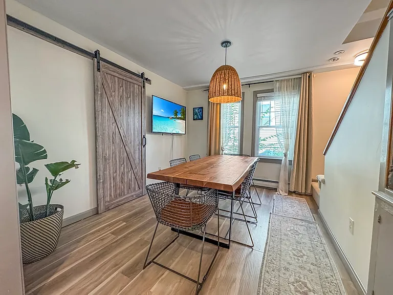 8 Greenhalge St — Photo 4