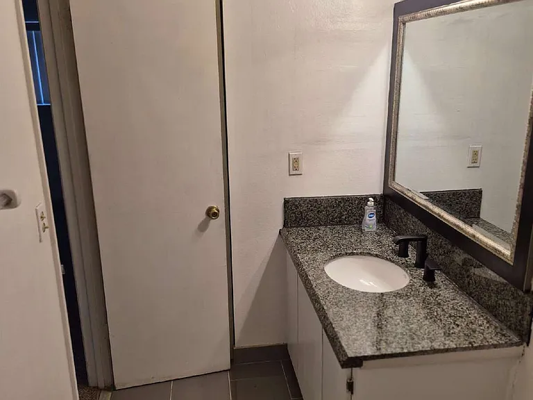 6018 Laketree Ln #B — Photo 20