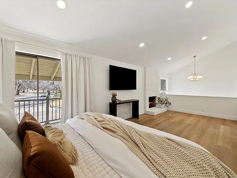 459 S Walnut St — Photo 20