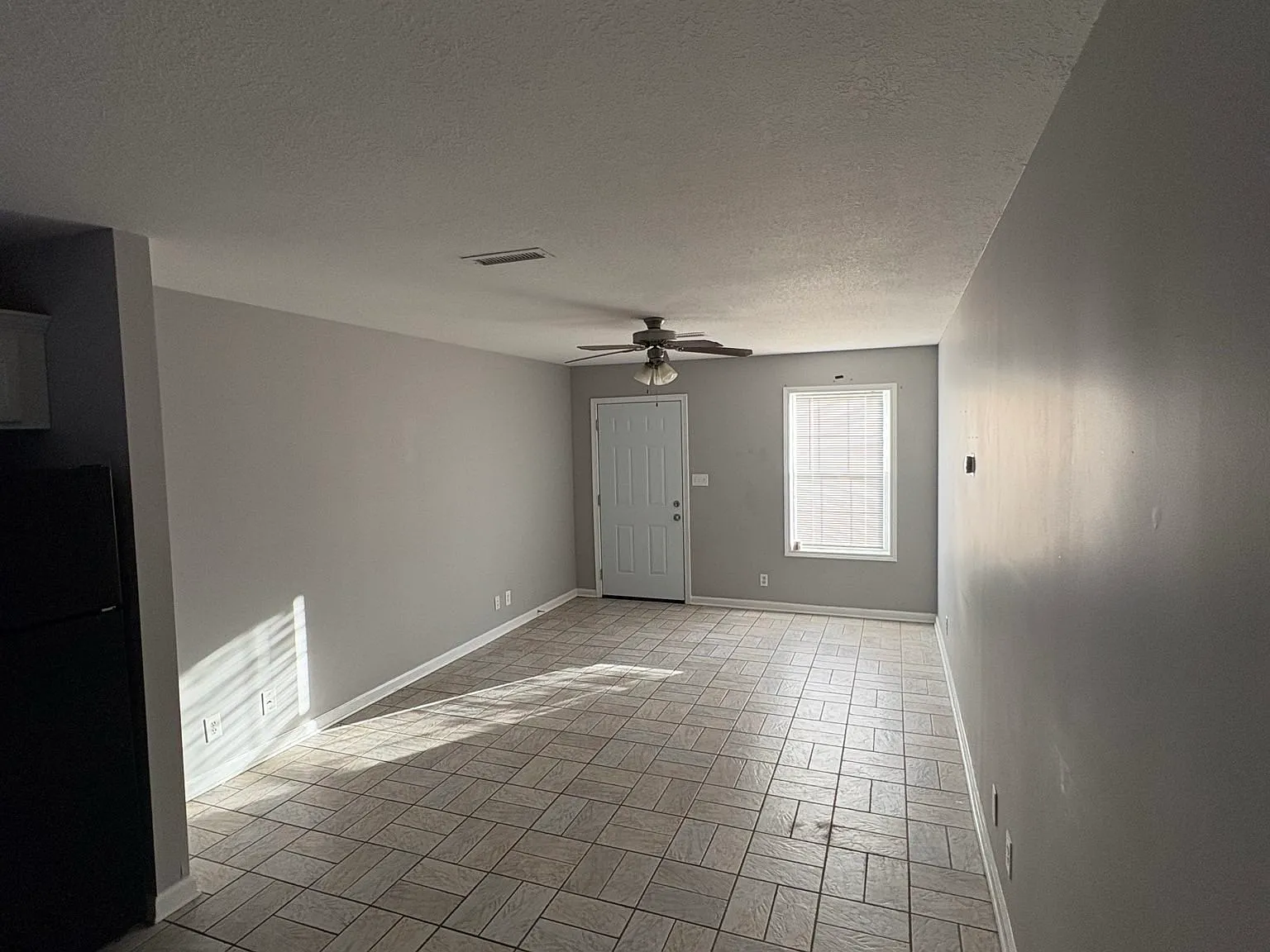3 bed, 1.5 bath, 1175 sqft, $1,350 — Photo 2