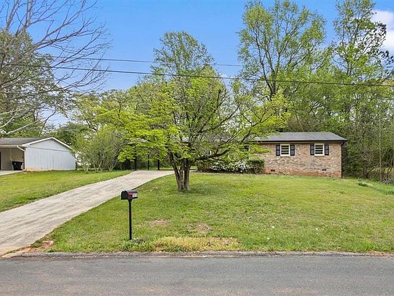2nd image of 3570 Briar Dr