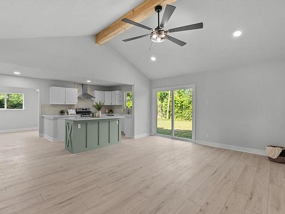 4th image of 211 Avenue I