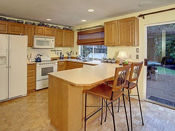 4th image of 11015 NE 64th St